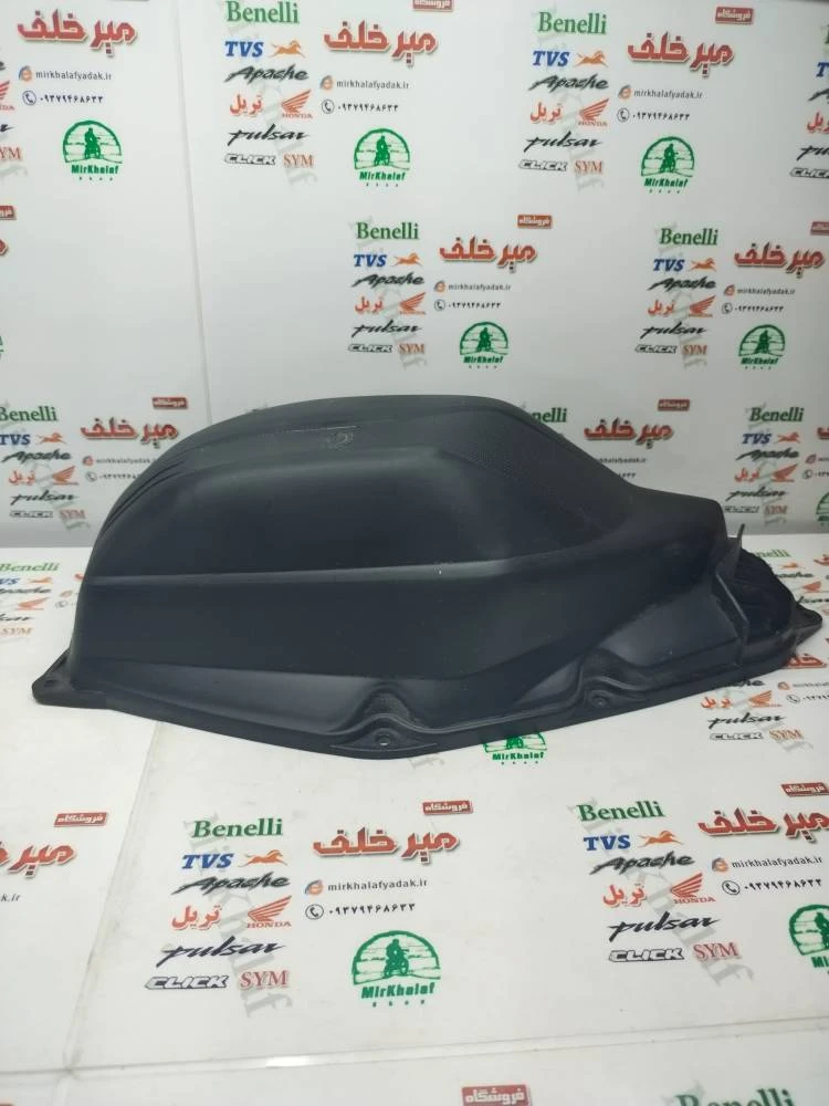 قاب (درب کاور فلاپ) روی هواکش موتور طرح کلیک مشکی