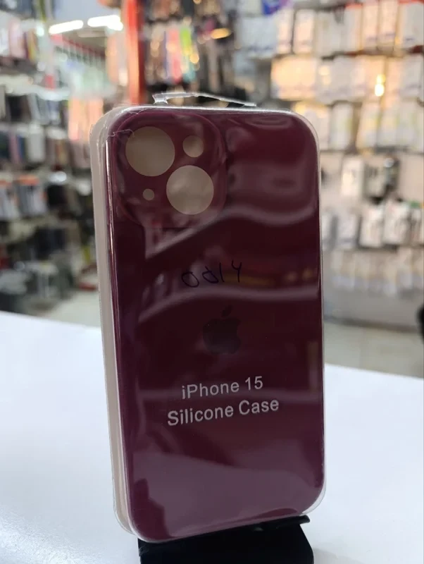 قاب سلیکون اورجینال زرشکی iPhone 15