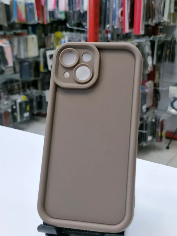 قاب سولید قهوه ای iPhone 15