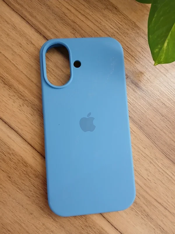قاب سیلیکون اورجینال پاک کنی آبی روشن iphone 17