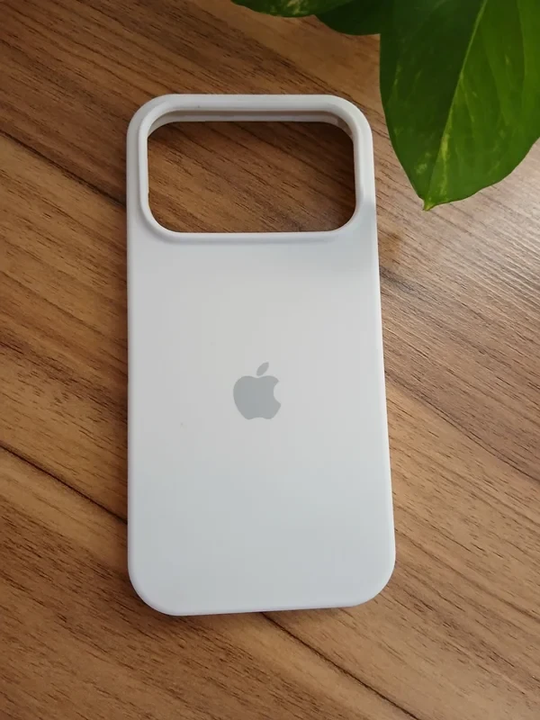 قاب سیلیکون اورجینال پاک کنی سفید iphone 17 pro