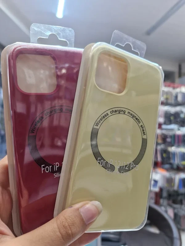 قاب سیلیکون اورجینال پاک کنی مگ سیف دار زرشکی iPhone 12/12pro