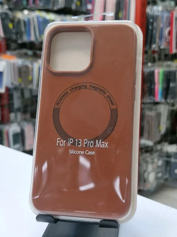 قاب سیلیکون اورجینال پاک کنی مگ سیف دار قهوه ای iPhone 13 pro max