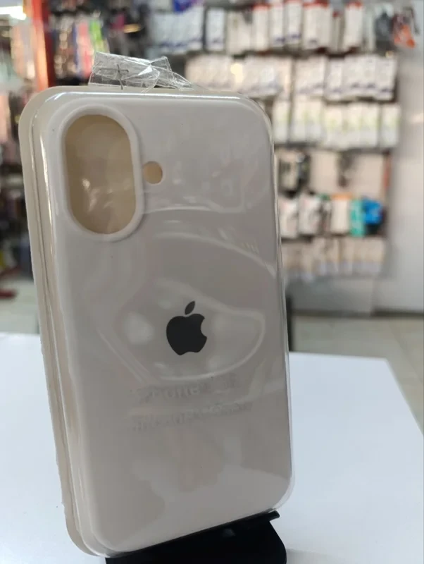 قاب سیلیکونی اورجینال iPhone 16 سفید