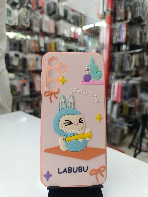 قاب طرح عروسکی labubu گلبهی Samsung s24 fe