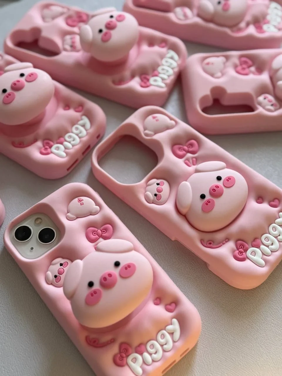 قاب فانتزی استند شو طرح خوک (Piggy) (سامسونگ – شیائومی – آیفون )