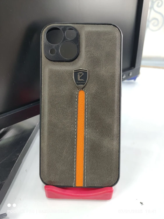 قاب چرمی puloka لوگو متال apple iphone 13/14 خاکستری
