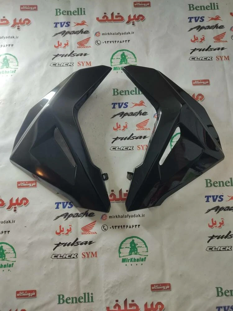 قاب (کاور فلاپ باله) جلو بغل باک موتور sym گالکسی na مشکی اصلی (سمت چپ)