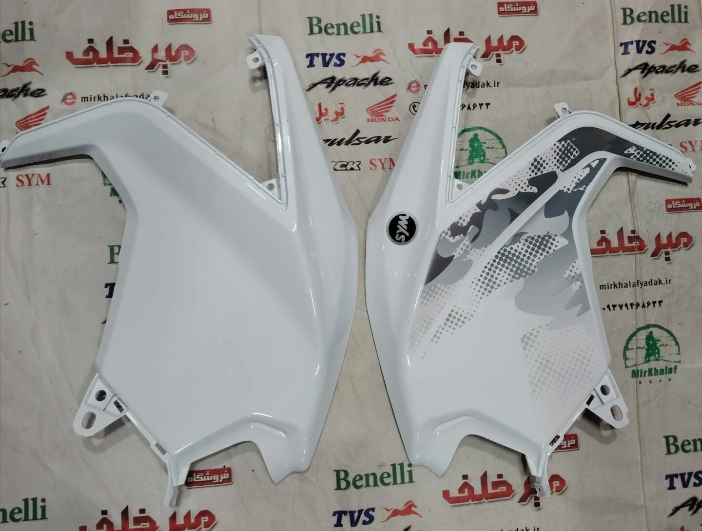 قاب (کاور فلاپ) بغل روی باک موتور sym گالکسی nh سفید اصلی (جفتی)