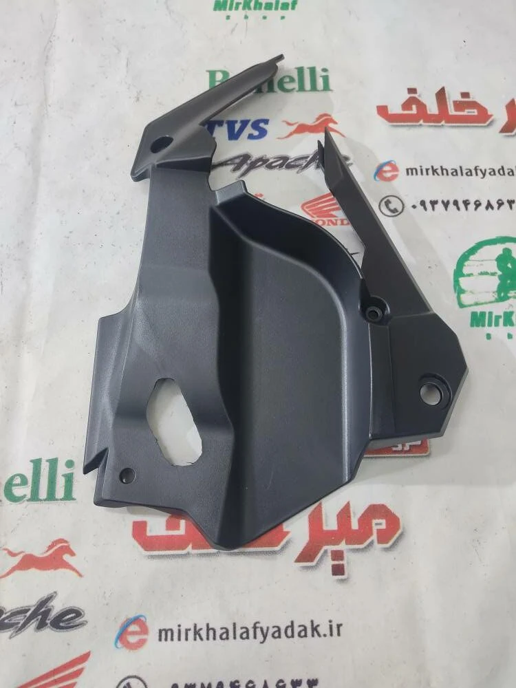 قاب (کاور فلاپ) داخل زیر بغل باله باک موتور بنلی 250 تک سیلندر و 150 جدید نیوفیس (سمت راست)