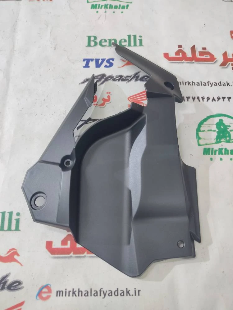 قاب (کاور فلاپ) داخل زیر بغل باله باک موتور بنلی 250 تک سیلندر و 150 جدید نیوفیس (سمت چپ)