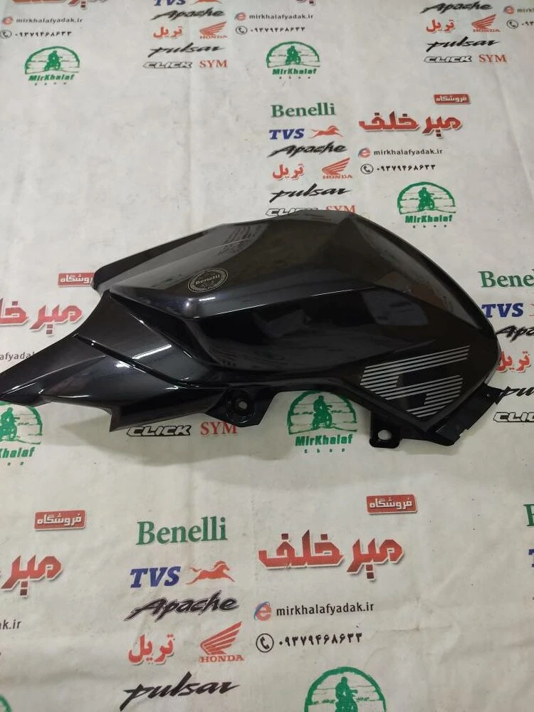قاب (کاور فلاپ) روی باک موتور بنلی 250 تک سیلندر جدید نیوفیس مشکی اصلی (سمت چپ)