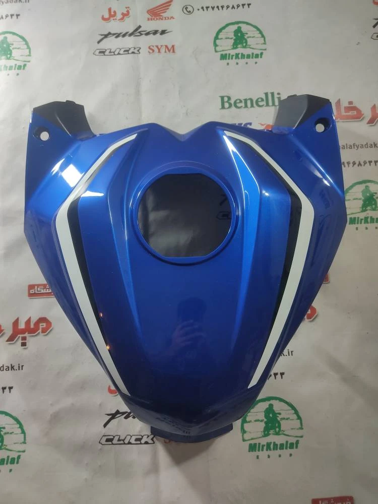 قاب (کاور فلاپ) روی وسط باک موتور پالس rs ار اس سفید ابی اصلی