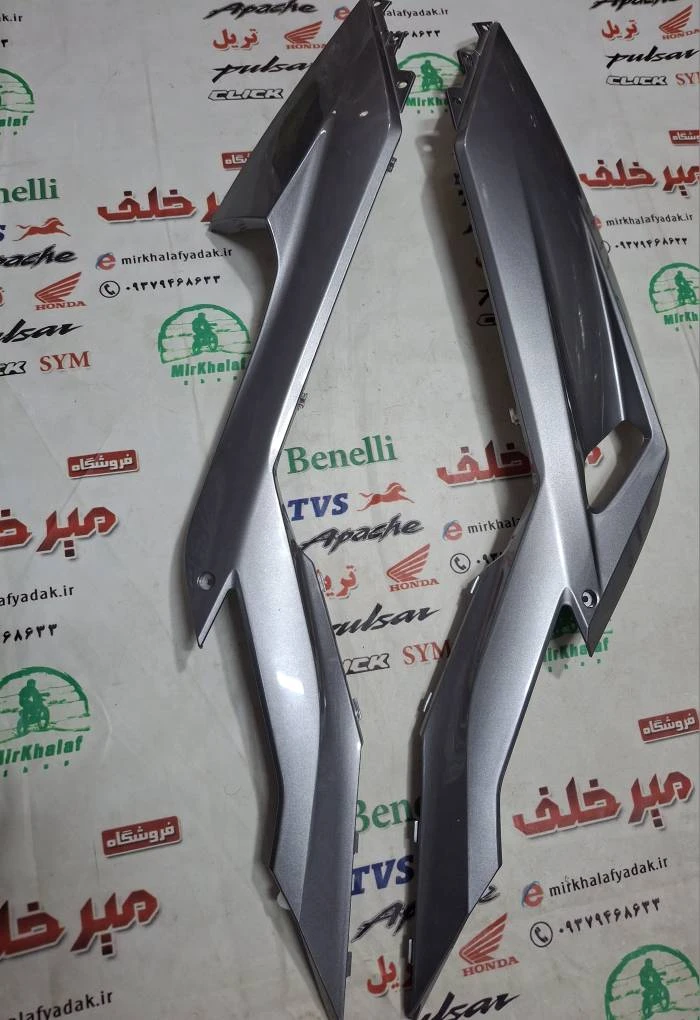 قاب (کاور فلاپ) رکاب زیر پا موتور طرح کلیک (نقره ای مدادی براق) خارجی (سمت راست)