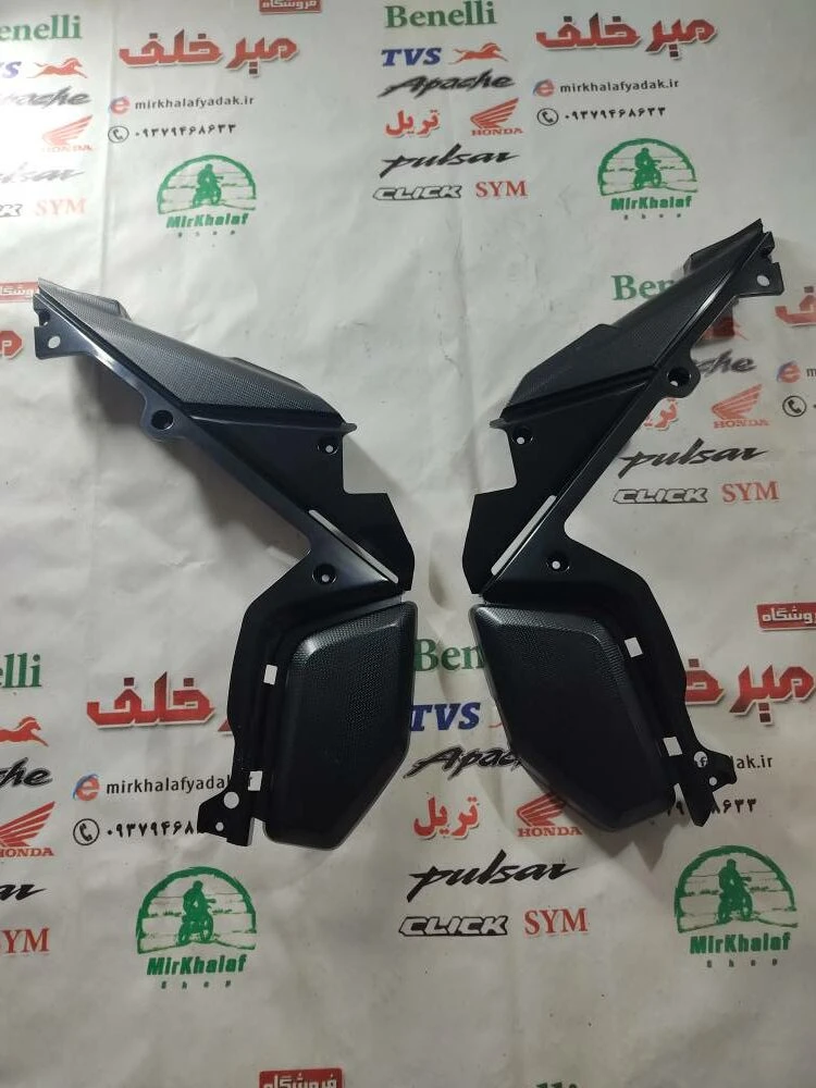 قاب (کاور فلاپ) لچکی بزرگ زیر درب بغل موتور اپاچی 200 اصلی (جفتی)