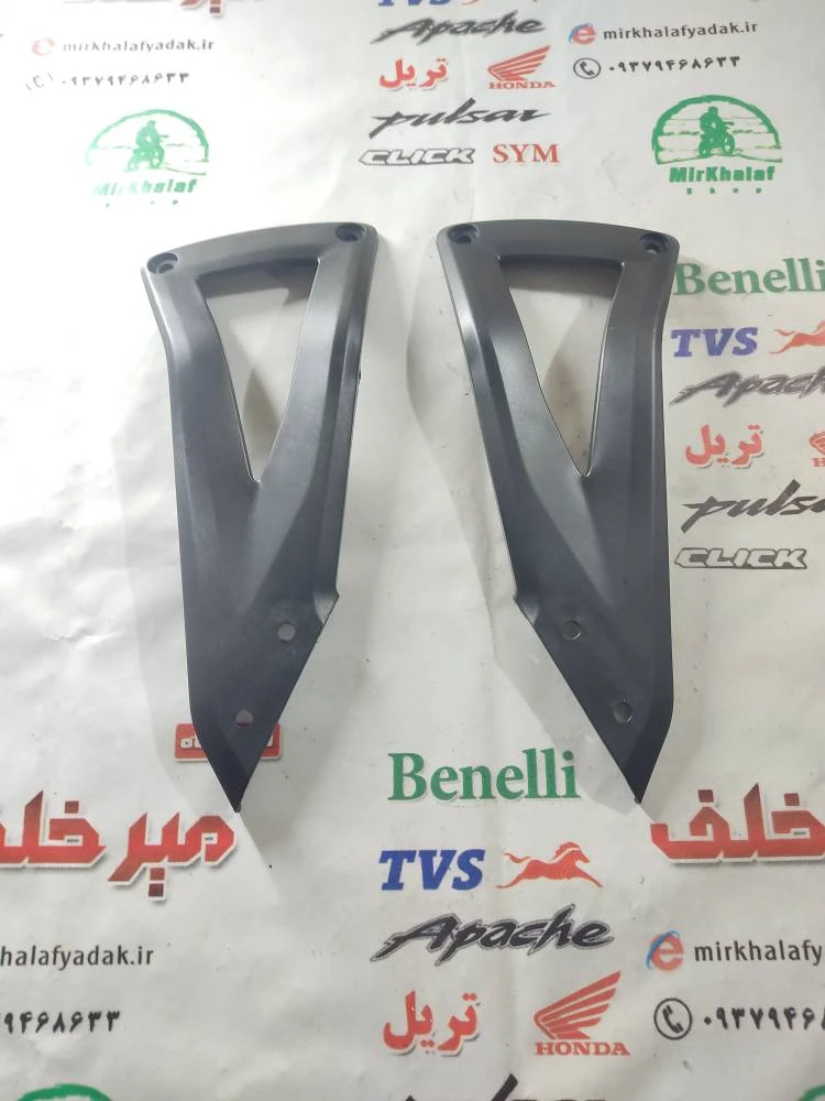 قاب (کاور فلاپ) پایه لچکی بچه گلگیر (شلگیر) روی لاستیک (تایر) چرخ عقب موتور اپاچی 200 اصلی (جفتی)