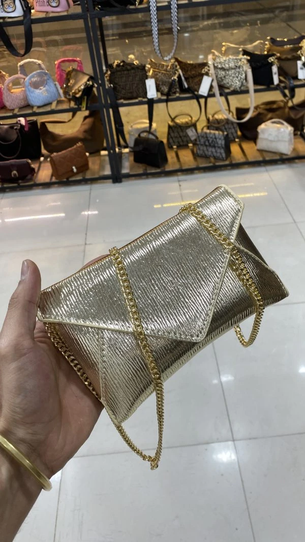 كيف زارا پاكتى