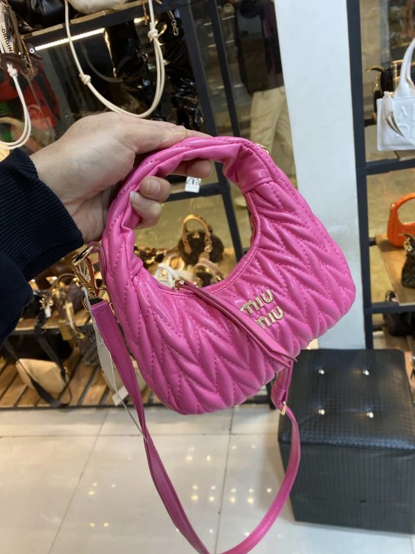 كيف ميو ميو گلدوزى شده