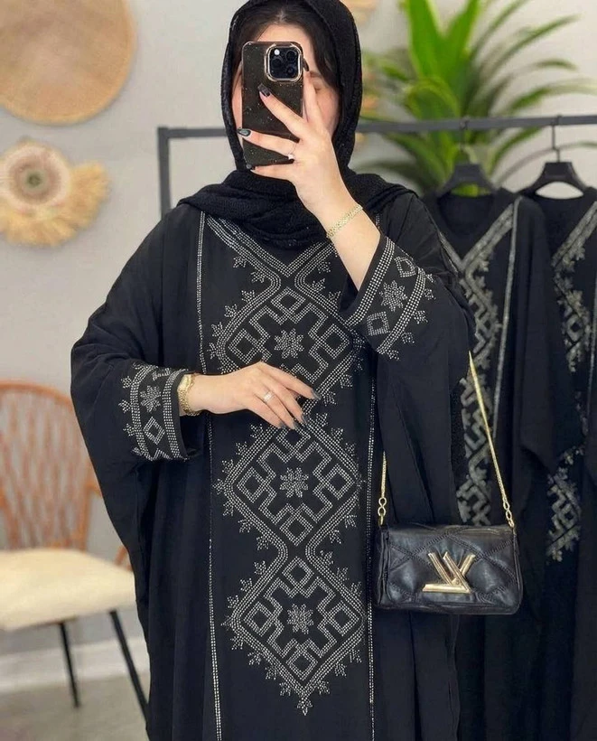 مانتو عبایی ورساچه.فری سایز۳۸تا۵۰طبق توضیحات