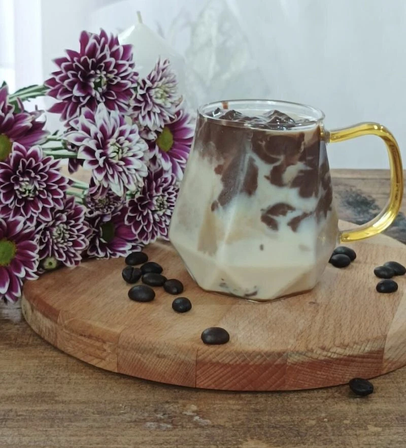 ماگ چندضلعی دسته طلایی