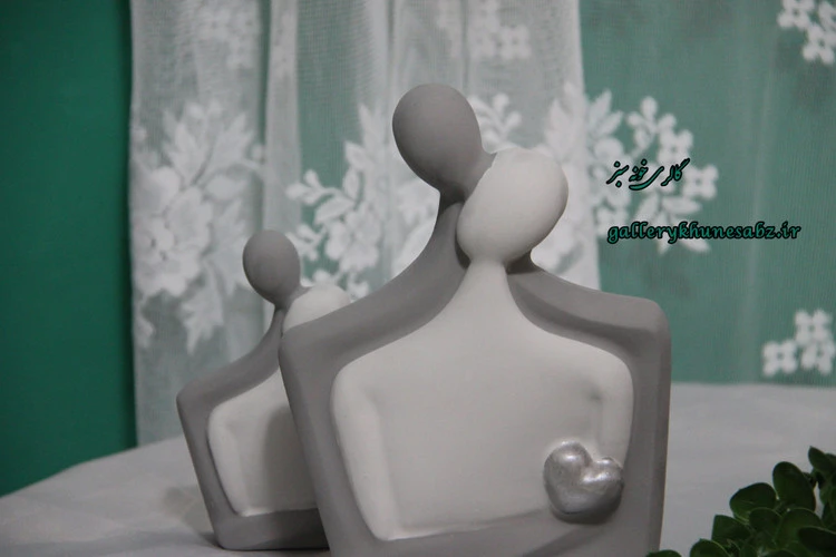 مجسمه آغوش رنگ طوسی دکوری در دو سایز ۱۸cm و 12cm