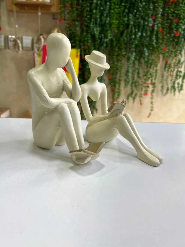 مجسمه جفتی کتابخوان