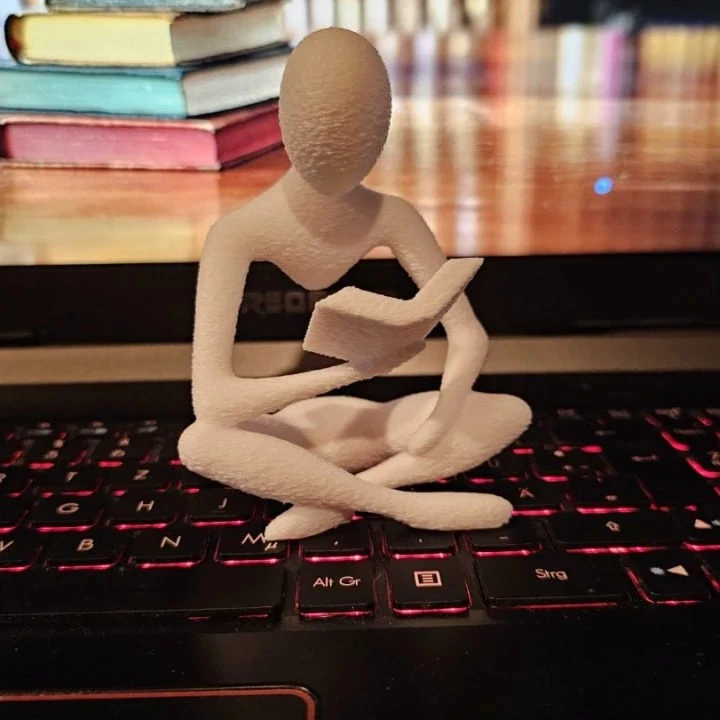 مجسمه دکوراتیو Reading Book