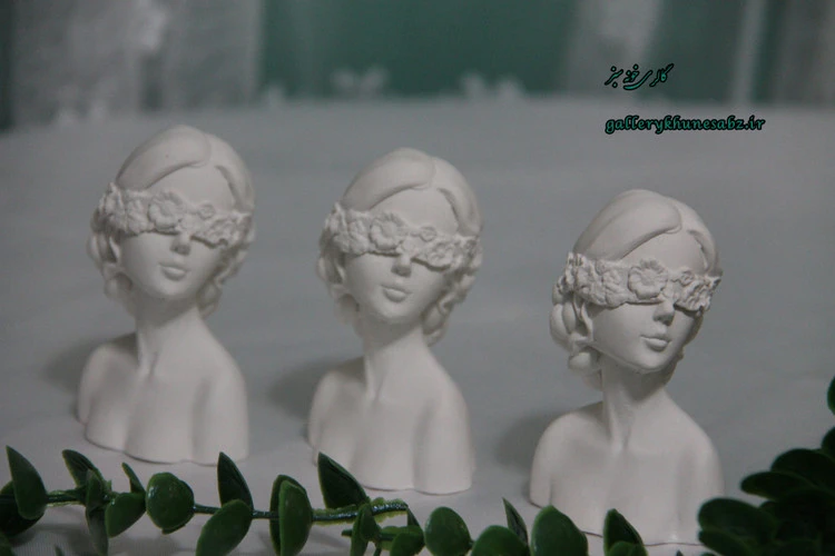 مجسمه سفید دختر بهشتی