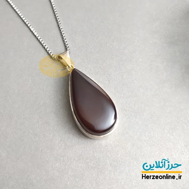 مدال اشکی گردن آویز نقره 925 عقیق سرخ دارای 4حرز شریف دستنویس روی پوست آهو