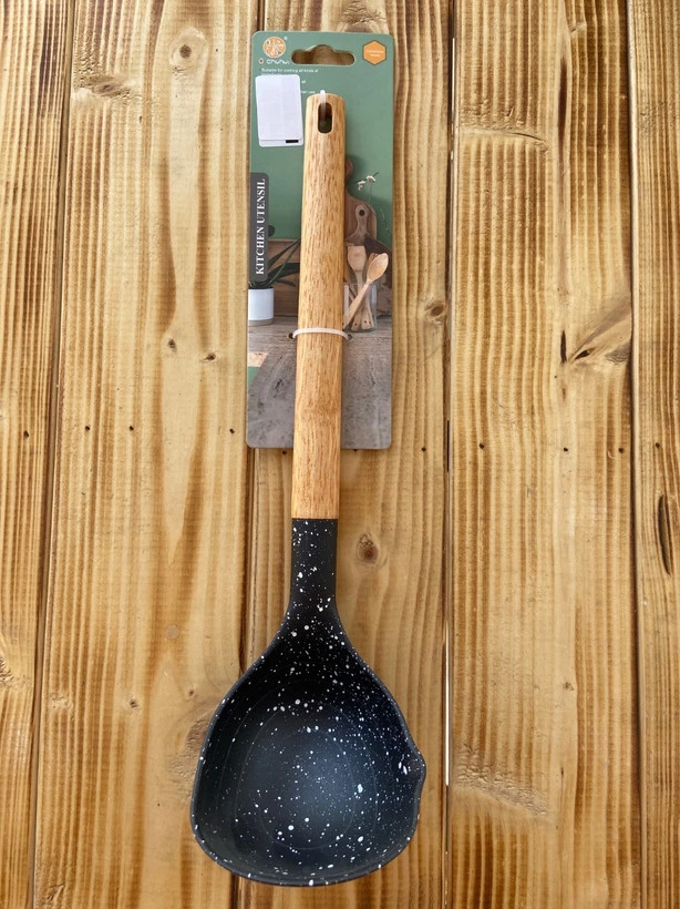 ملاقه لبه دار دسته چوبی ۱۷