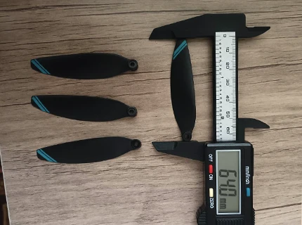 ملخ AE7