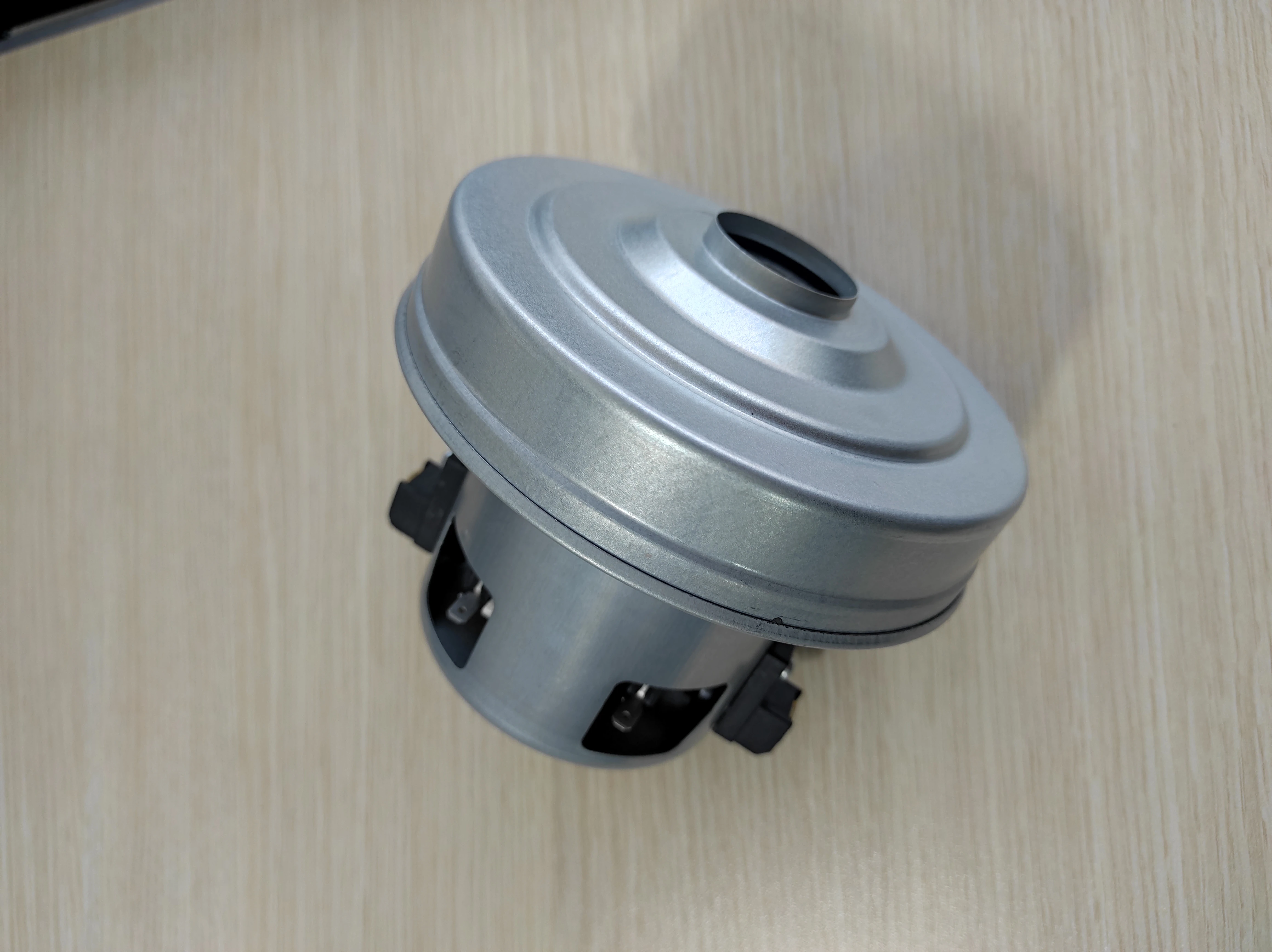 موتور جاروبرقی مدل 1600W - لبه دار