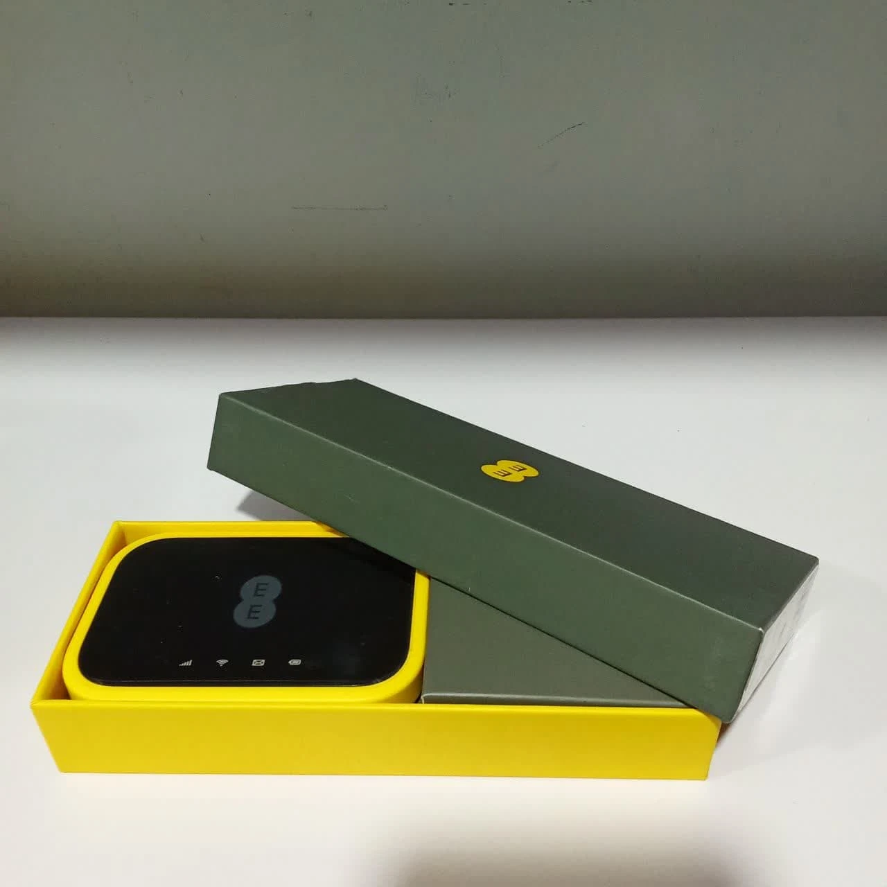 مودم جیبی 4.5G قابل حمل الکاتل مدل EE70استوک درحد
