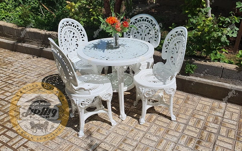 میز و صندلی پلیمری مدل طاووس