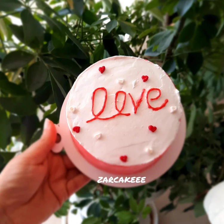مینی کیک love باوزن 800گرم خامه ای بافیلینگ موز وگردو