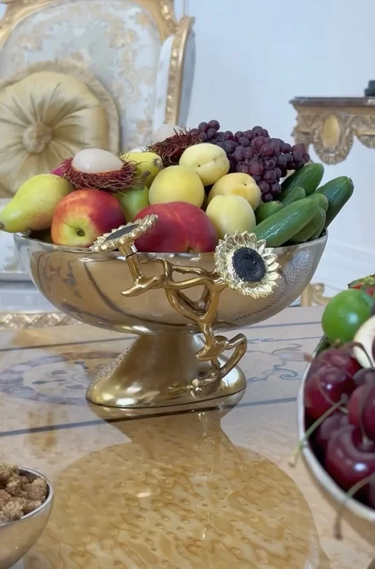 میوه خوری افتابگردان