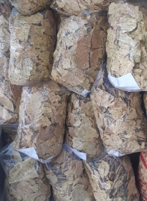 نان خشک سنتی تنوری 1.5 کیلو گرمی کنجدی