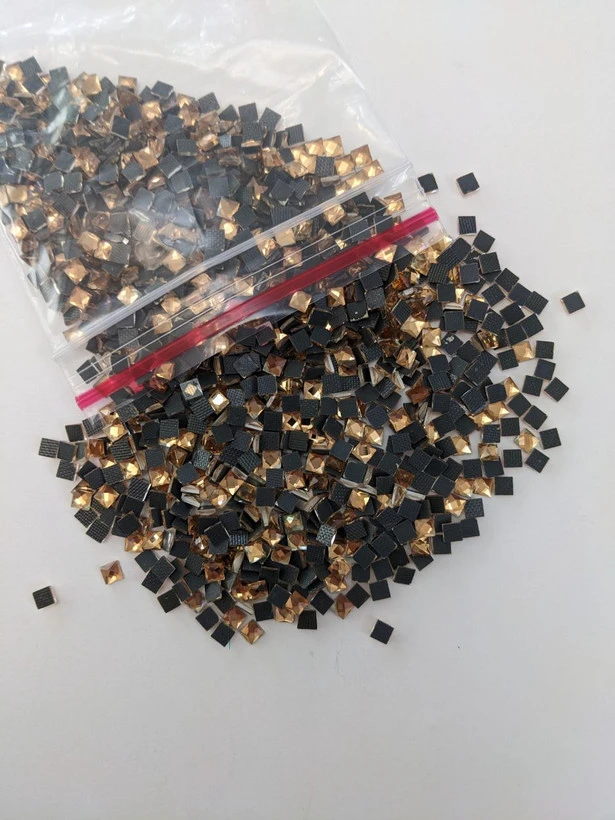نگین حرارتی dmc رزگلد سایز 3*3