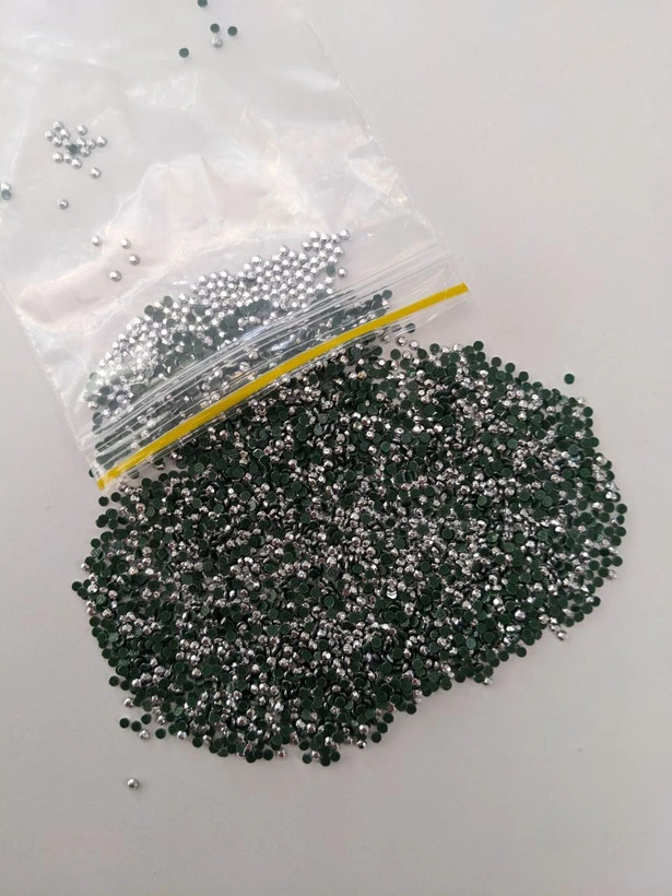 نگین حرارتی رزین نقره ای سایز 6