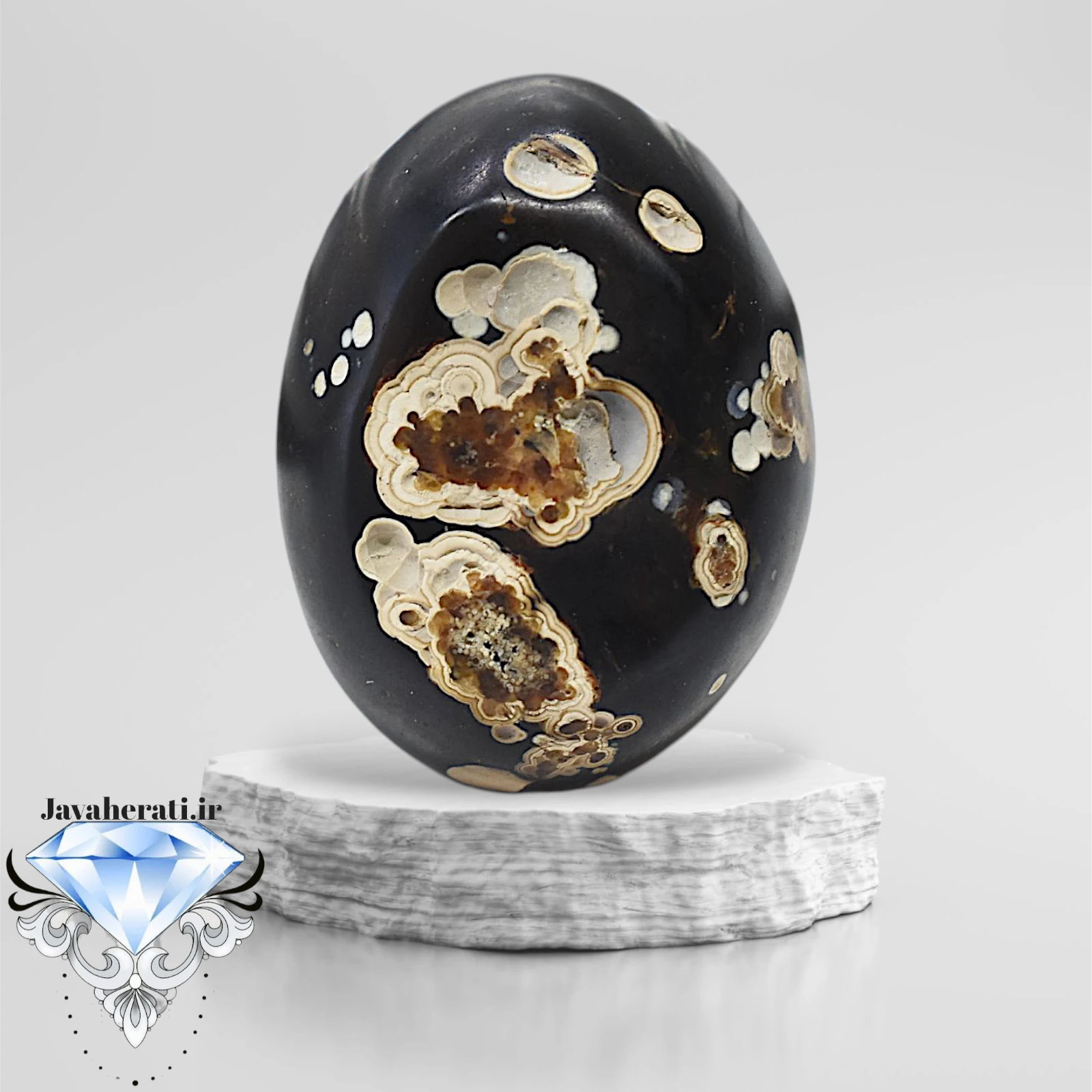 نگین عقیق ملکی سیاه M28