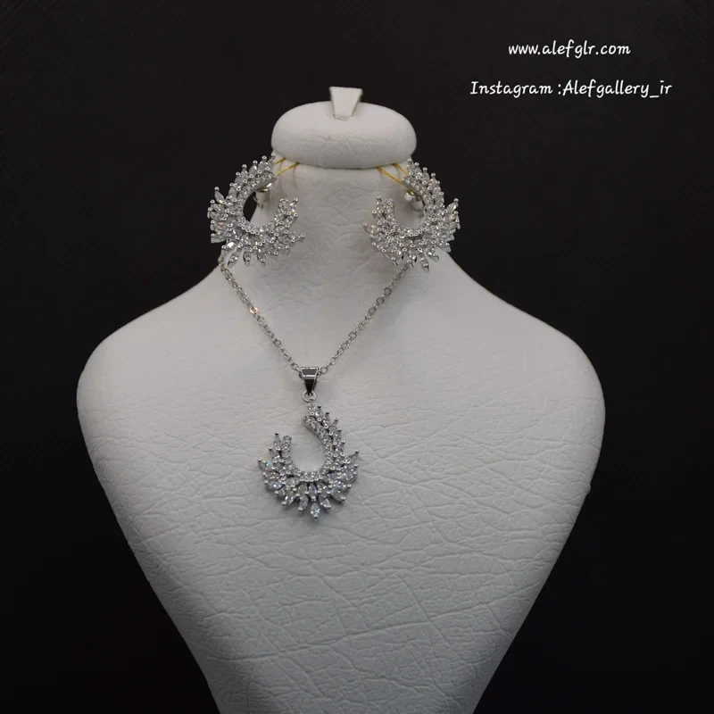 نیم ست استیل نگین کاری شده (ارسال رایگان) کد250160