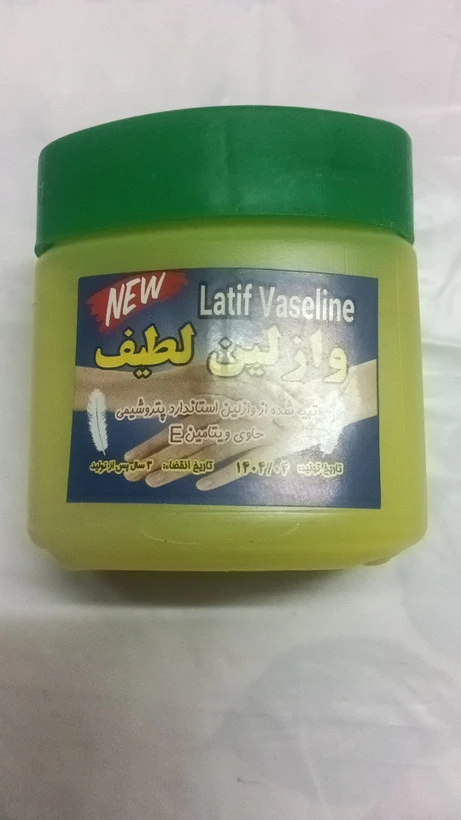 وازلین لطیف سایز متوسط حاوی ویتامین E