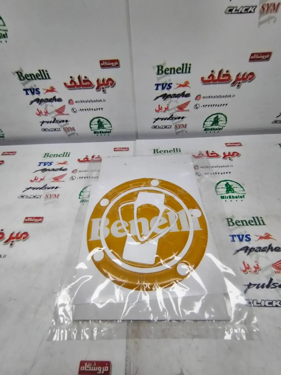 پد (برچسب) ارم روی درب باک موتور بنلی زرد طلایی (نوشته سفید)