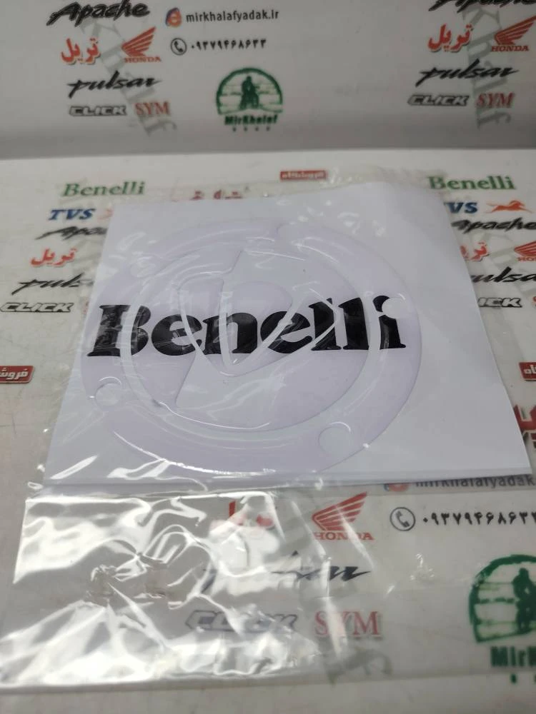 پد (برچسب) ارم روی درب باک موتور بنلی سفید (نوشته مشکی)