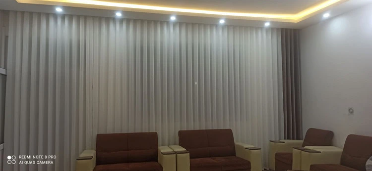 پرده پذیرایی حریر شیری مدل مینی‌مال