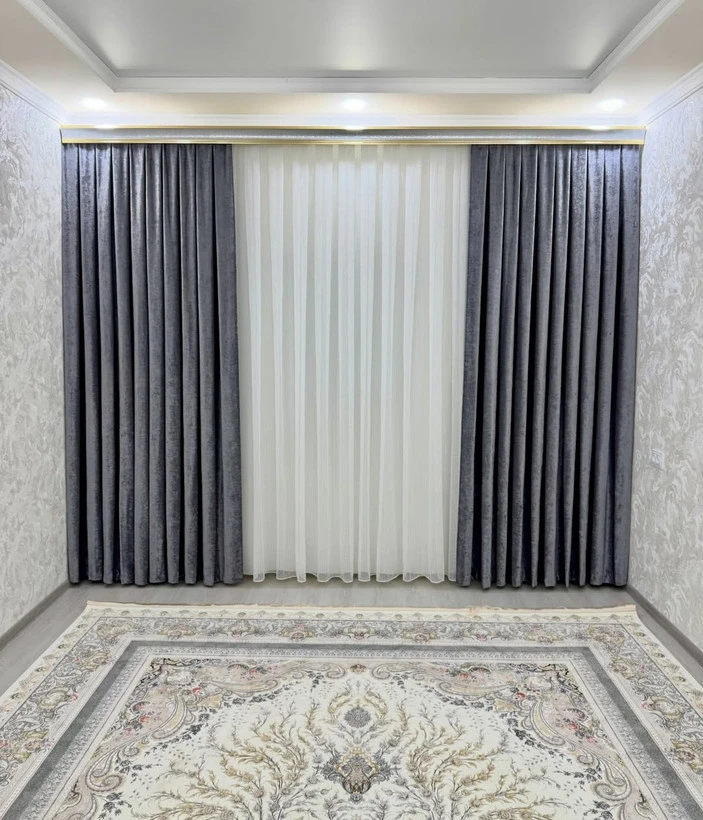 پرده پذیرایی حریر و مخمل شانل مدل پلیسه هر دو روی یک ریل نصب میشه عرض یک و نیم برای پنجره 3/5