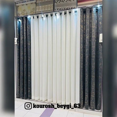 پرده پذیرایی مخمل طلاکوب مدل پانچی با حریر ساده