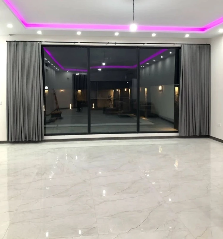 پرده پذیرایی مدل مینیمال جنس کتان هازان رنگ مشکی عرض ۳