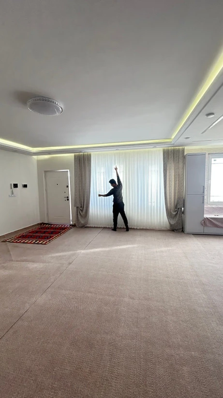 پرده پذیرایی کد ۳۰۷۶مون کار ترک طرح ظریف بارونی داره خود پارچه