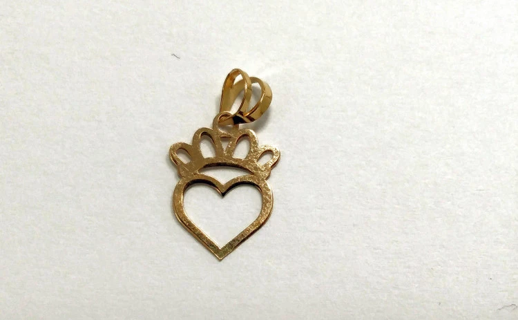 پلاک آویز طلای لیزری 18 عیار طرح قلب کد 23